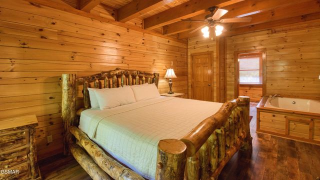 1124 Black Bear Cub Way, Sevierville, TN 37862
