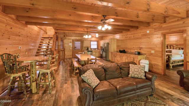 1124 Black Bear Cub Way, Sevierville, TN 37862