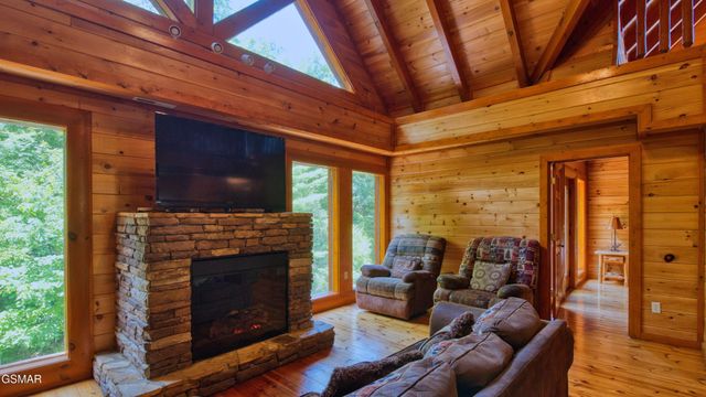 1124 Black Bear Cub Way, Sevierville, TN 37862