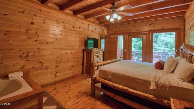 1124 Black Bear Cub Way, Sevierville, TN 37862