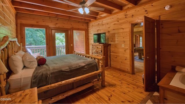 1124 Black Bear Cub Way, Sevierville, TN 37862