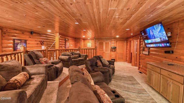 1124 Black Bear Cub Way, Sevierville, TN 37862
