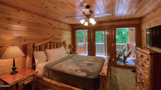 1124 Black Bear Cub Way, Sevierville, TN 37862
