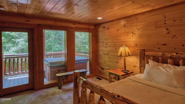 1124 Black Bear Cub Way, Sevierville, TN 37862