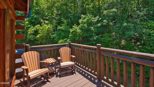 1124 Black Bear Cub Way, Sevierville, TN 37862