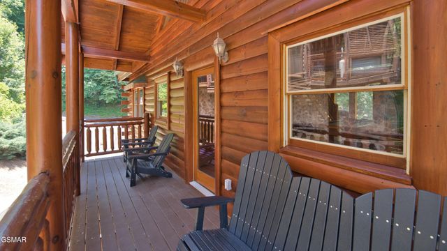 1124 Black Bear Cub Way, Sevierville, TN 37862