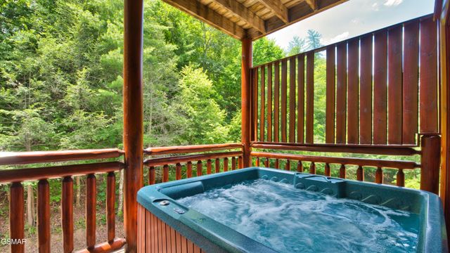 1124 Black Bear Cub Way, Sevierville, TN 37862