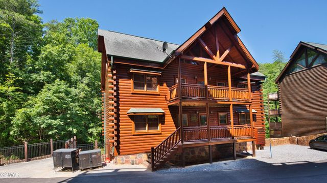 1124 Black Bear Cub Way, Sevierville, TN 37862
