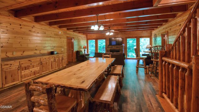1124 Black Bear Cub Way, Sevierville, TN 37862