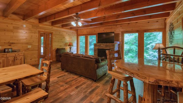 1124 Black Bear Cub Way, Sevierville, TN 37862