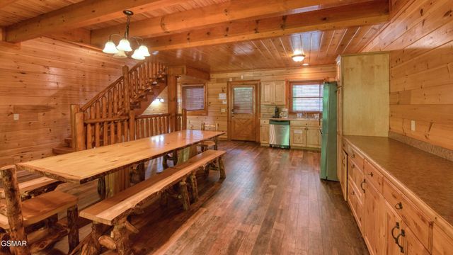 1124 Black Bear Cub Way, Sevierville, TN 37862
