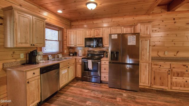 1124 Black Bear Cub Way, Sevierville, TN 37862