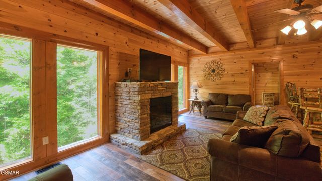 1124 Black Bear Cub Way, Sevierville, TN 37862