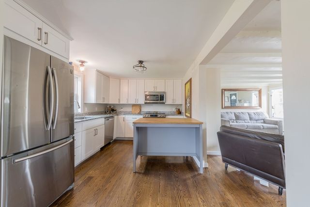 267 Sandy Hill Dr, Marshfield, MA 02050