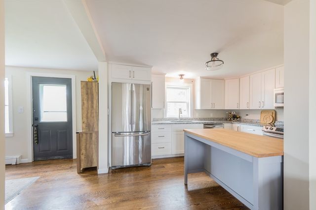 267 Sandy Hill Dr, Marshfield, MA 02050