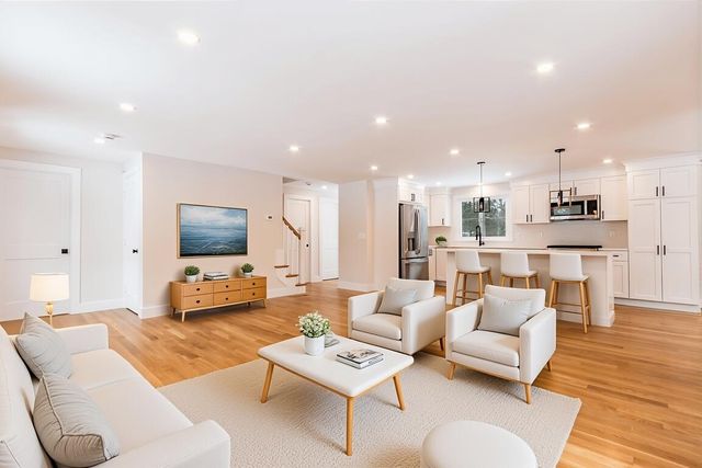 15 Jessica Way, Waquoit, MA 02536