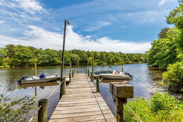 15 Jessica Way, Waquoit, MA 02536