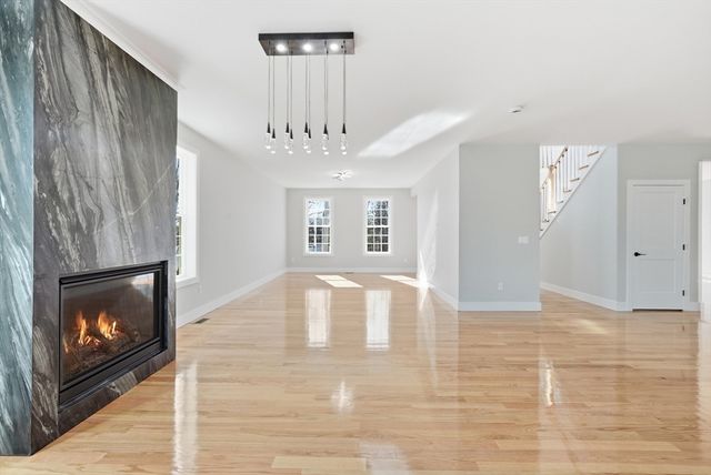 6 Barrows Rd, Worcester, MA 01609