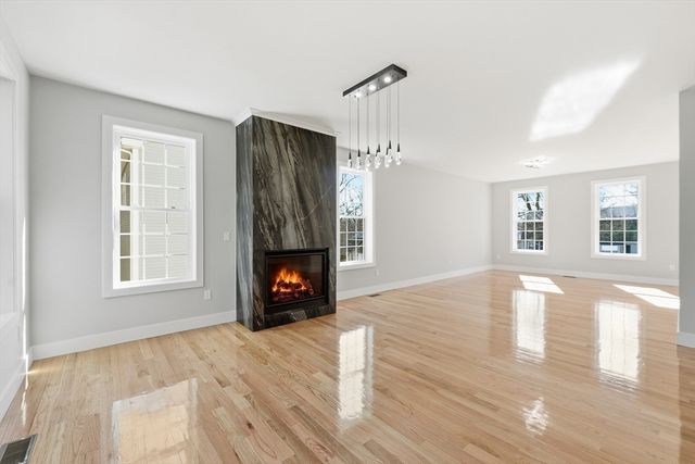 6 Barrows Rd, Worcester, MA 01609