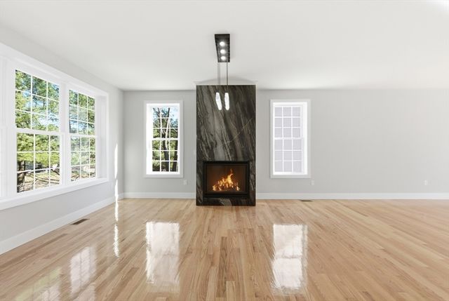 6 Barrows Rd, Worcester, MA 01609