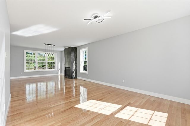 6 Barrows Rd, Worcester, MA 01609