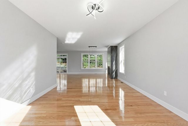 6 Barrows Rd, Worcester, MA 01609