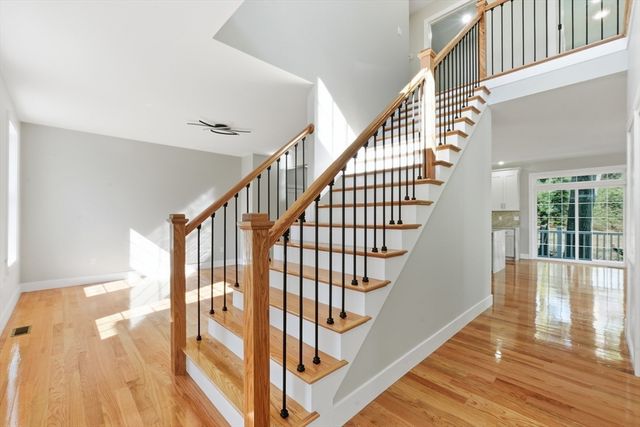 6 Barrows Rd, Worcester, MA 01609