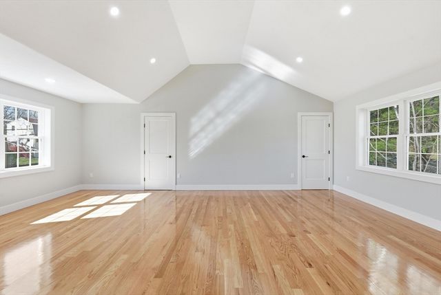 6 Barrows Rd, Worcester, MA 01609