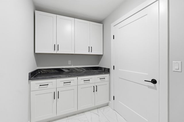 6 Barrows Rd, Worcester, MA 01609