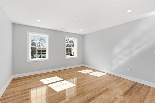 6 Barrows Rd, Worcester, MA 01609