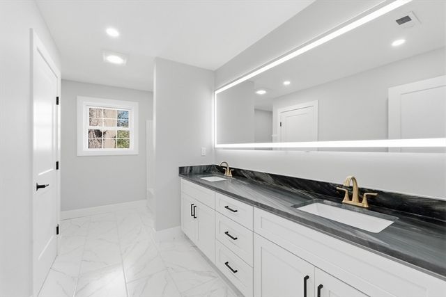 6 Barrows Rd, Worcester, MA 01609