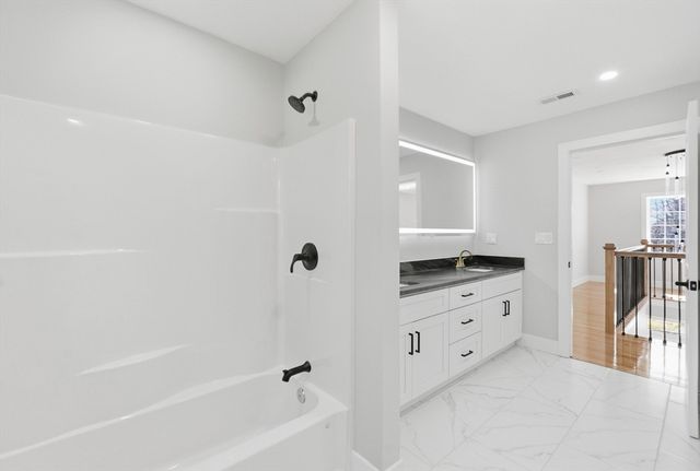 6 Barrows Rd, Worcester, MA 01609