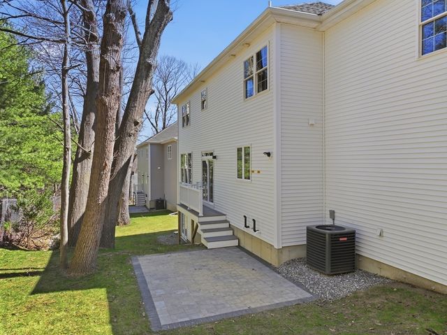 6 Barrows Rd, Worcester, MA 01609