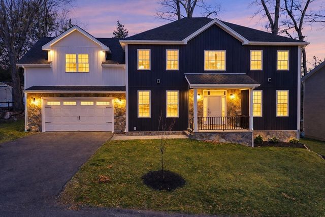 6 Barrows Rd, Worcester, MA 01609