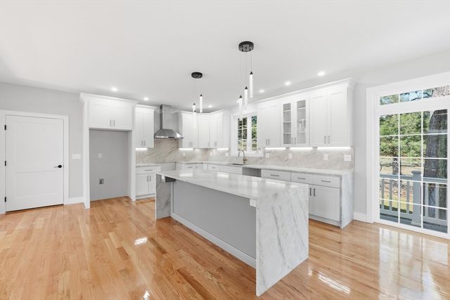 6 Barrows Rd, Worcester, MA 01609