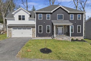 6 Barrows Rd, Worcester, MA 01609