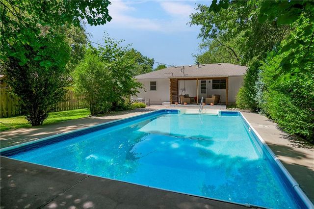 105 Continental Drive, Lansing, KS 66043