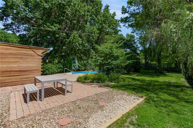 105 Continental Drive, Lansing, KS 66043