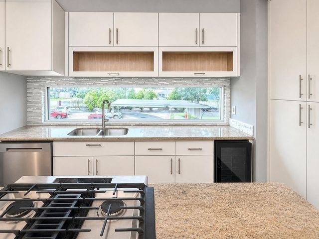 6014 Fairdale Lane B, Houston, TX 77057