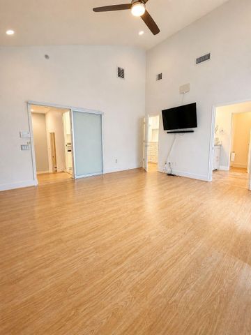 6014 Fairdale Lane B, Houston, TX 77057