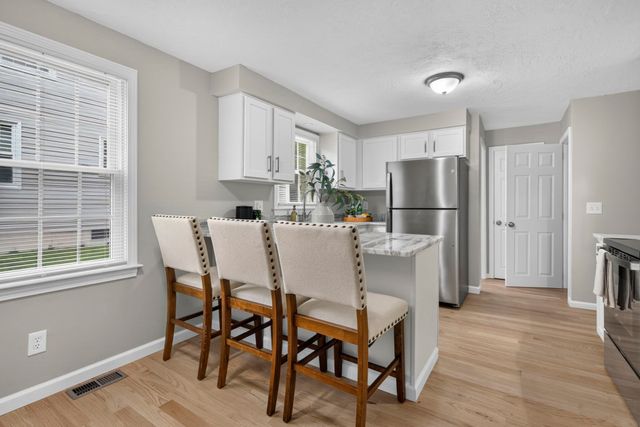 18 Fairway Cir 18, Natick, MA 01760