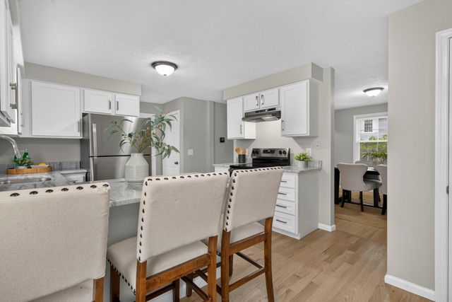 18 Fairway Cir 18, Natick, MA 01760