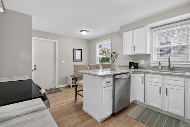 18 Fairway Cir 18, Natick, MA 01760