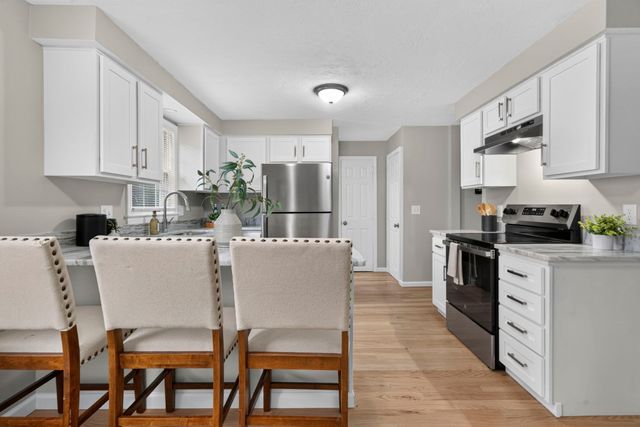18 Fairway Cir 18, Natick, MA 01760