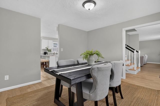 18 Fairway Cir 18, Natick, MA 01760