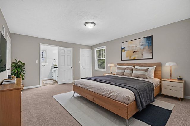 18 Fairway Cir 18, Natick, MA 01760
