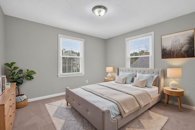 18 Fairway Cir 18, Natick, MA 01760