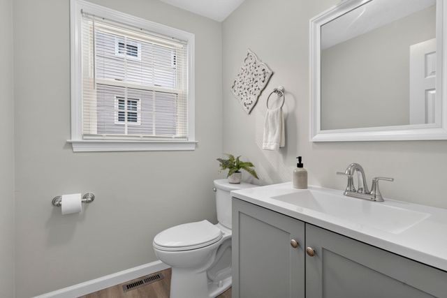 18 Fairway Cir 18, Natick, MA 01760