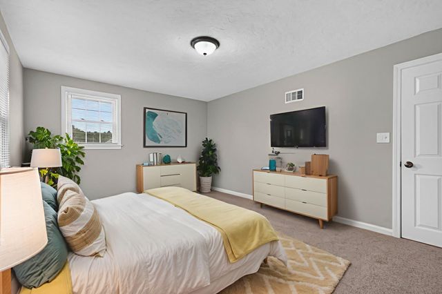18 Fairway Cir 18, Natick, MA 01760