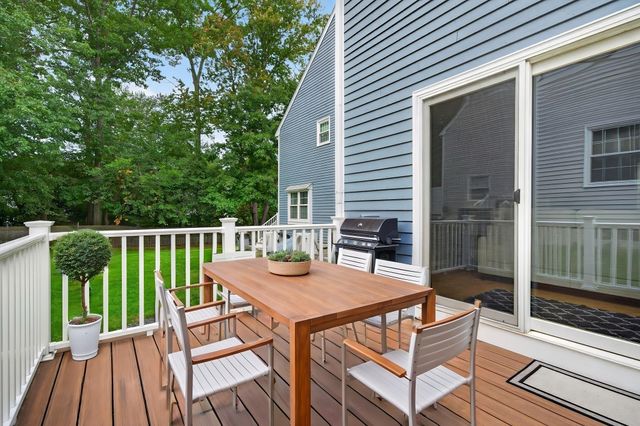 18 Fairway Cir 18, Natick, MA 01760